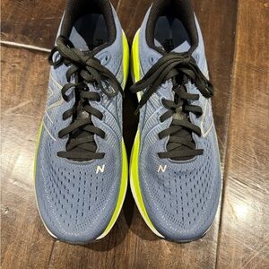 New Balance Men's Blue and Neon Green Athletic Shoes 9 Fresh Foam  LIKE NEW!!!